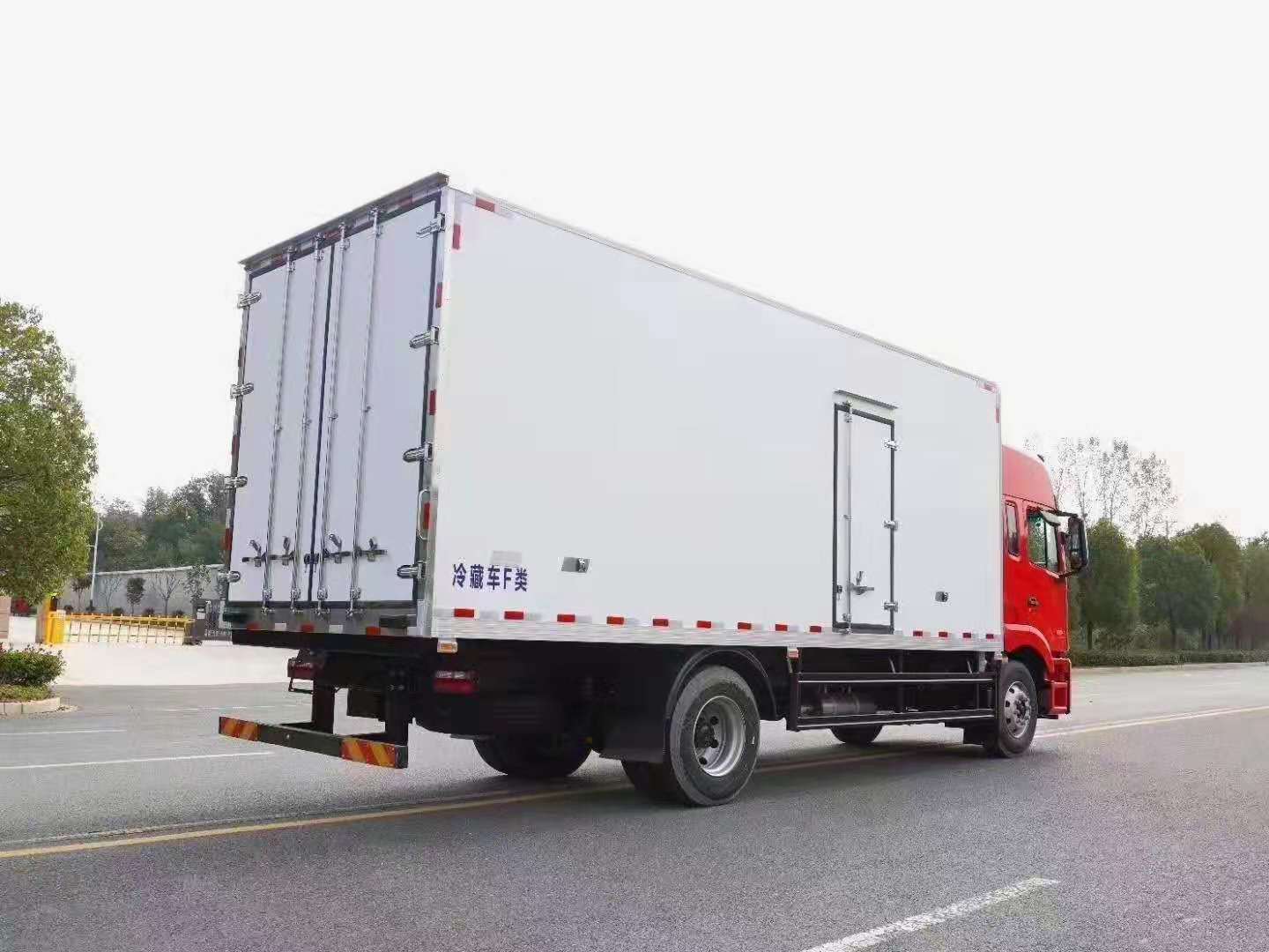 国六江淮格尔发6.8米冷藏车