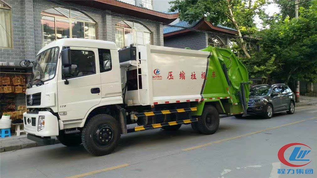 Dongfeng special bottom compression garbage truck