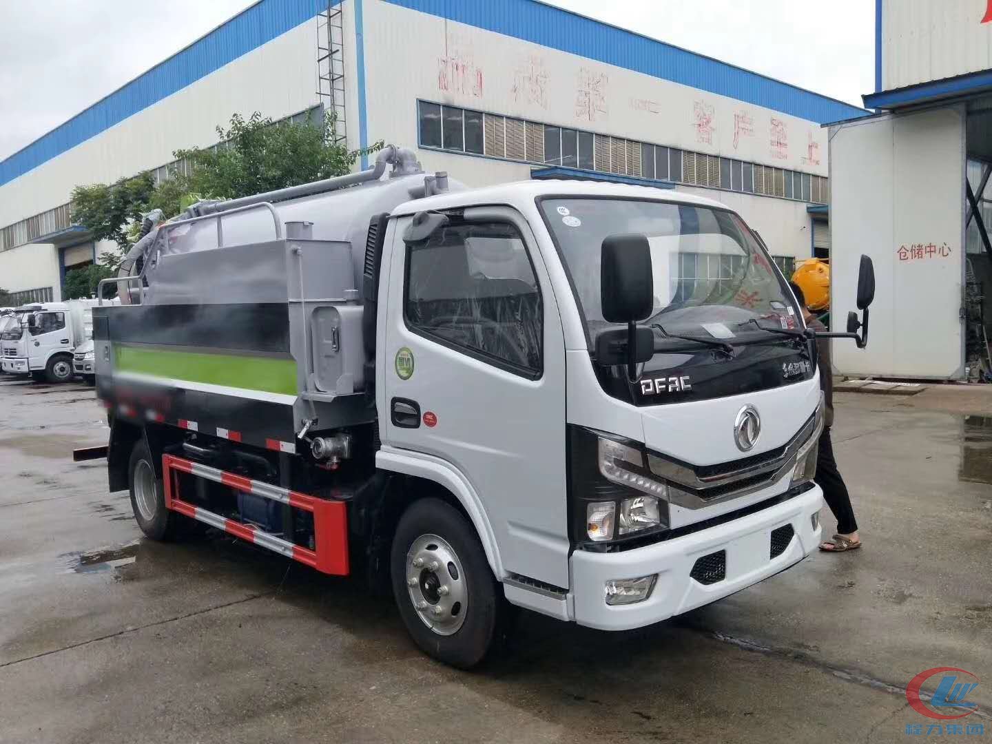 吸污车